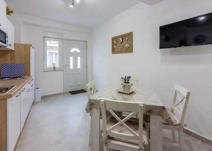 Apartment In 14216