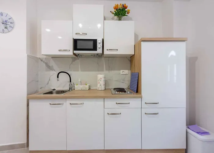 Apartment In 14216 *