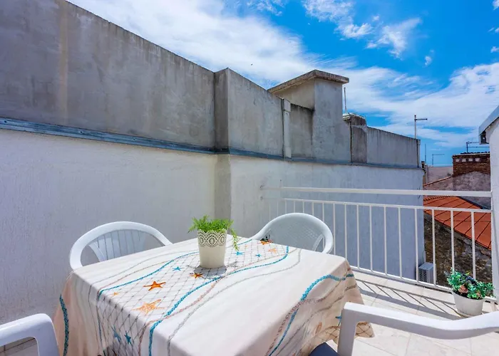 Apartment In 14216 *